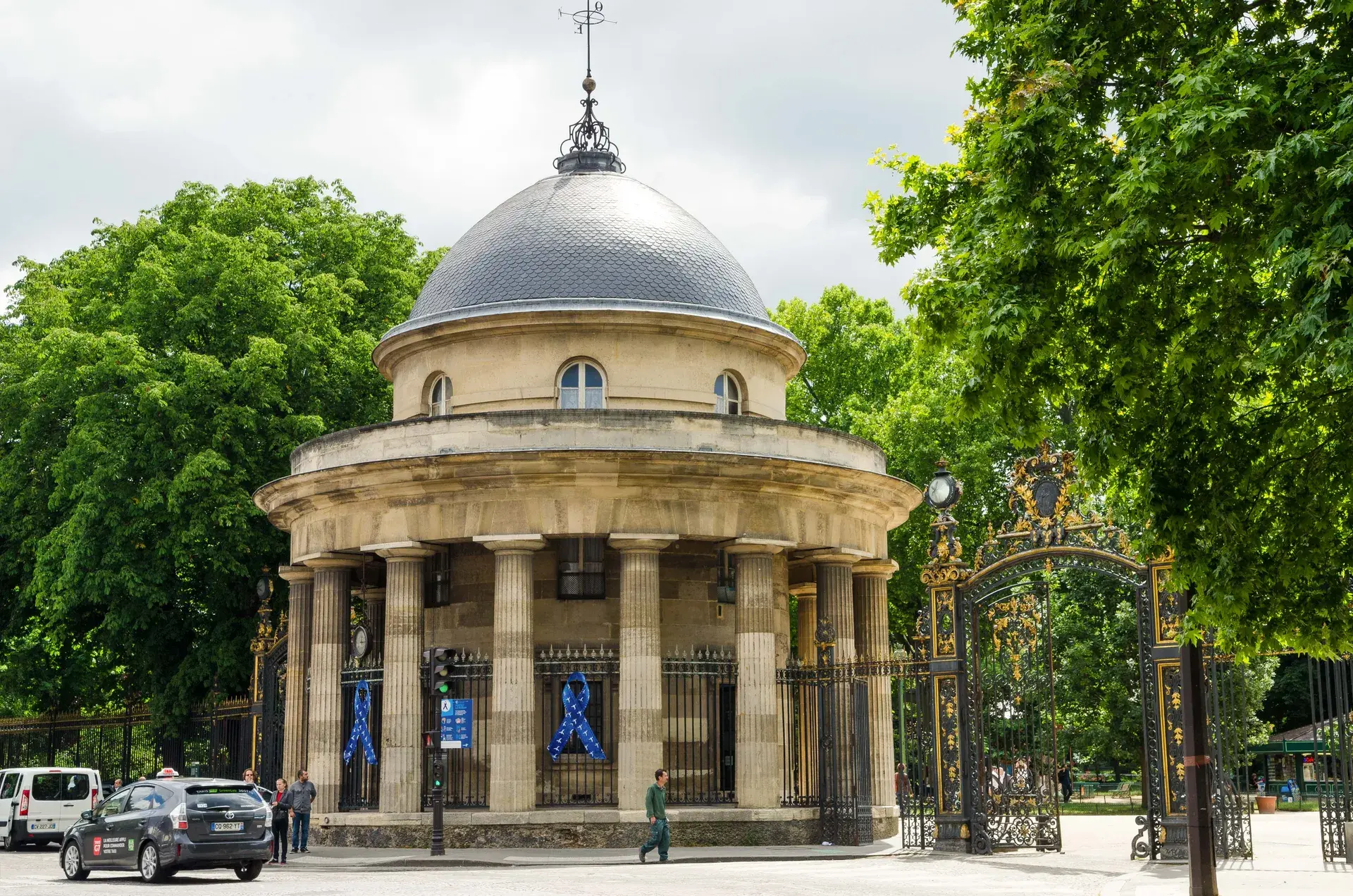 Rotonde de Chartres et grille dorée d'entrée du parc Monceau, quartier Légendre-Lévis, Paris 17e