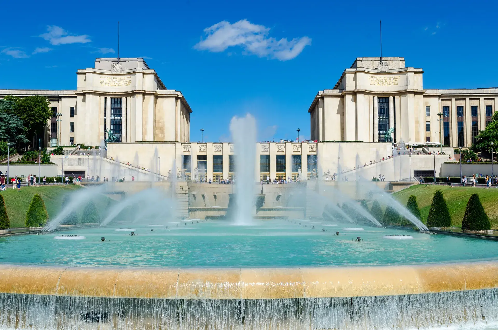 Fontaines des jardins du Trocadéro devant le Palais de Chaillot, quartier Trocadéro, Paris 16e