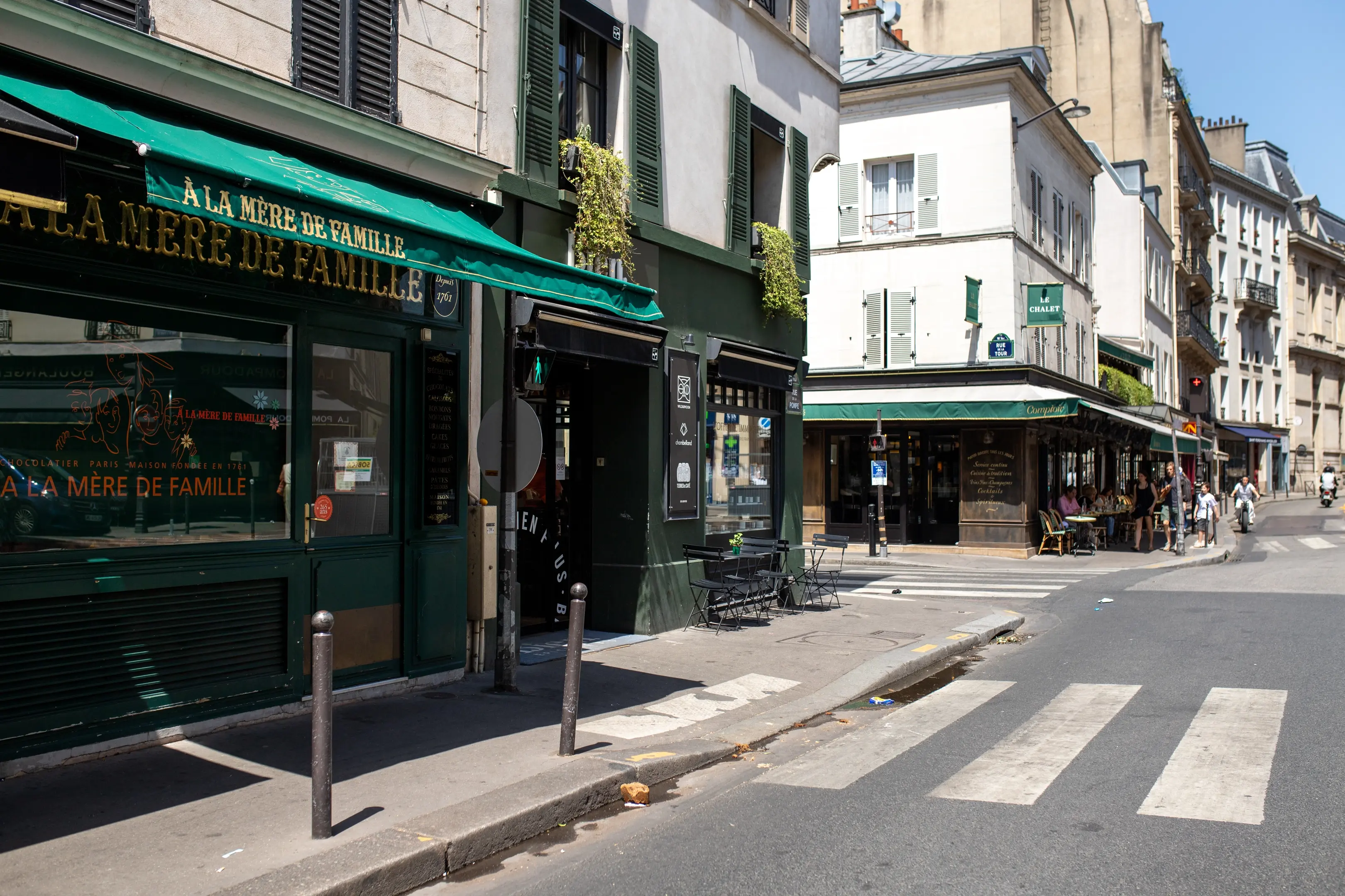 Rue de la pompe, commerce à la mère de famille, Paris 16e