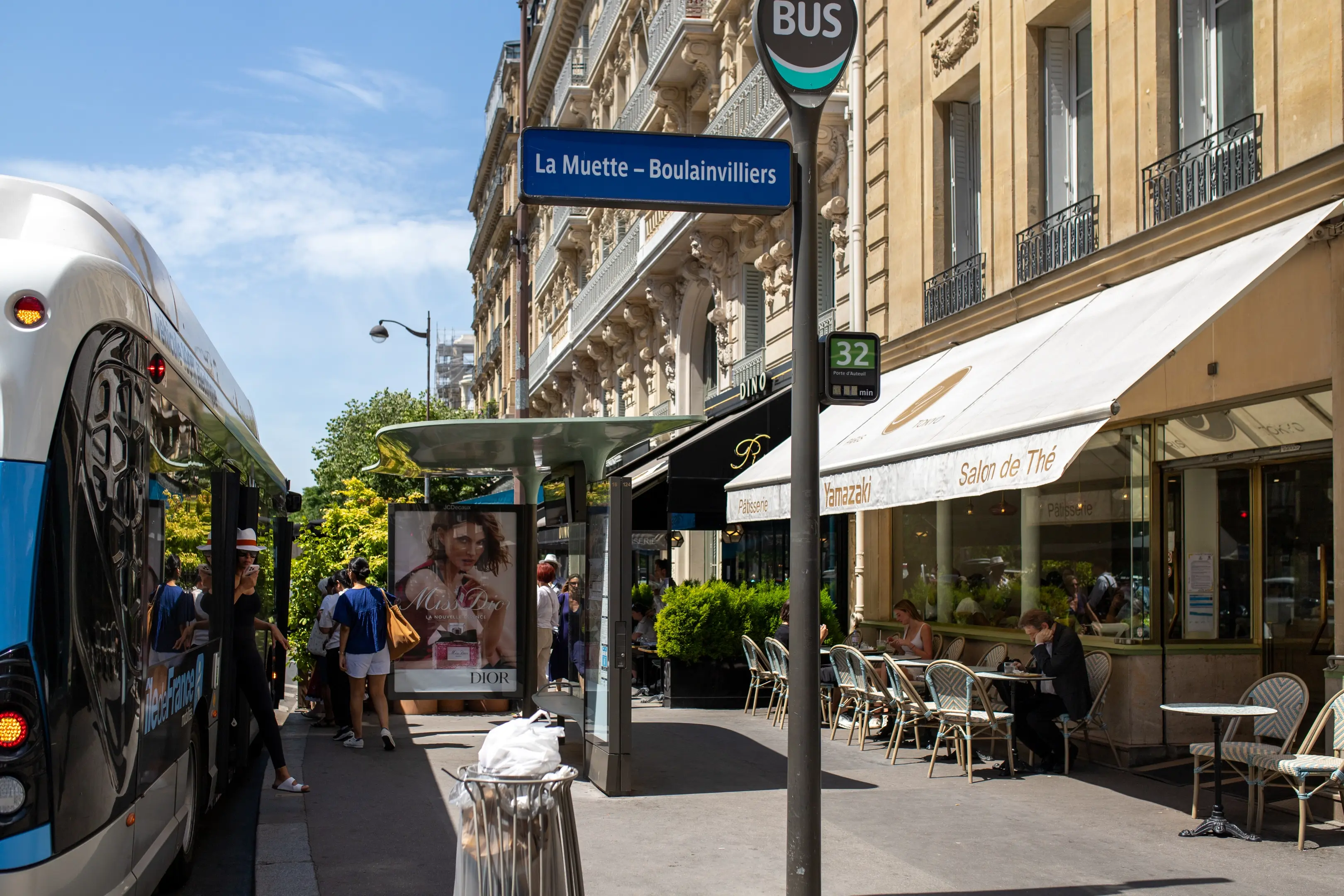 Arret de bus la Muette Boulainvilliers, Paris 16e